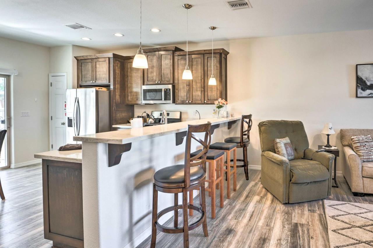 Pet-Friendly Retreat - 1 Block To Colorado River! Буллхед-Сити Экстерьер фото